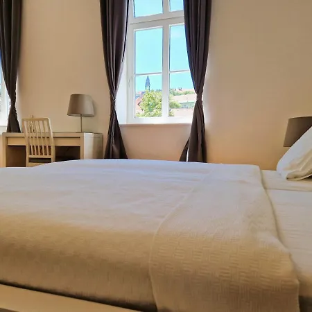 Halasz 2-bedroom Near Castle, Free Public Parking Nearby 公寓 *