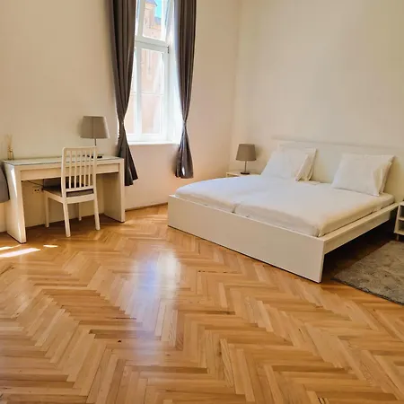 Halasz 2-bedroom Near Castle, Free Public Parking Nearby 布达佩斯