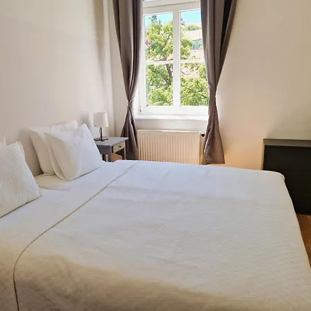 Halasz 2-bedroom Near Castle, Free Public Parking Nearby 公寓 *