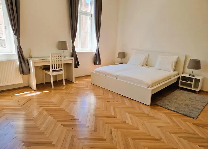 Halasz 2-bedroom Near Castle, Free Public Parking Nearby Budapest